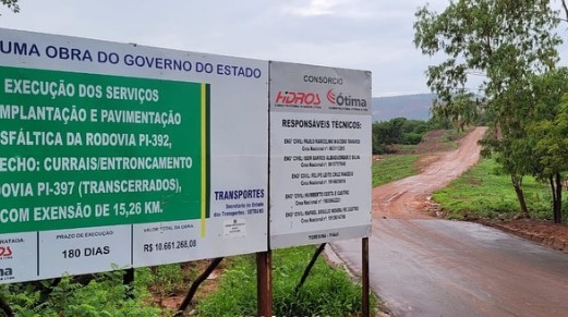 Nestor Elvas acompanha instalação da placa e início das obras do